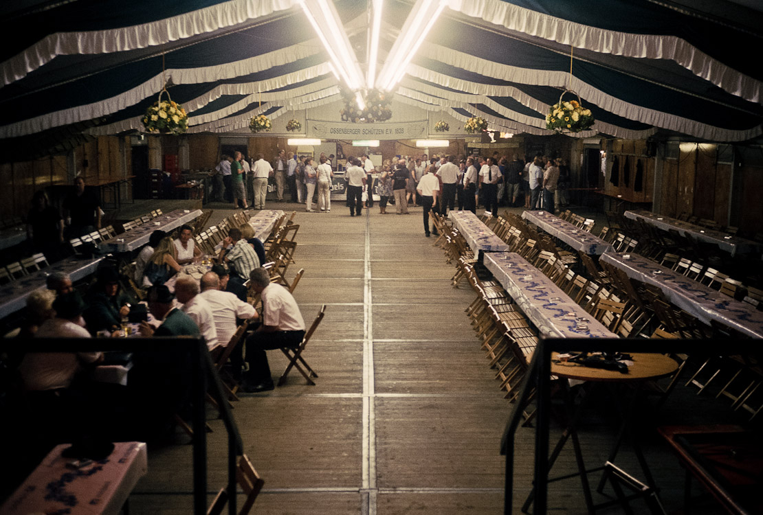 #26 all this being sorted out in drinking tents. Ossenberg's not big so we got one. Note the massive bar in the background.