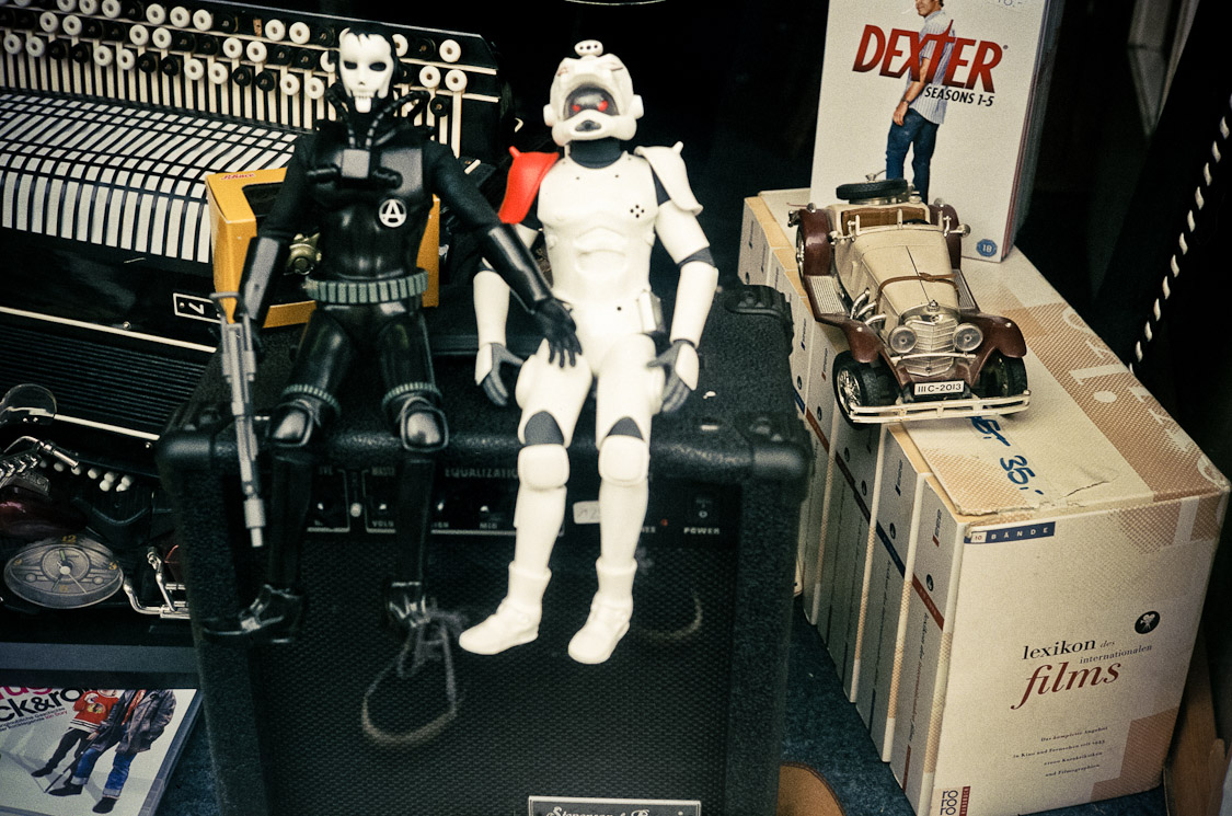 #42 Gay figures on a micro amp.