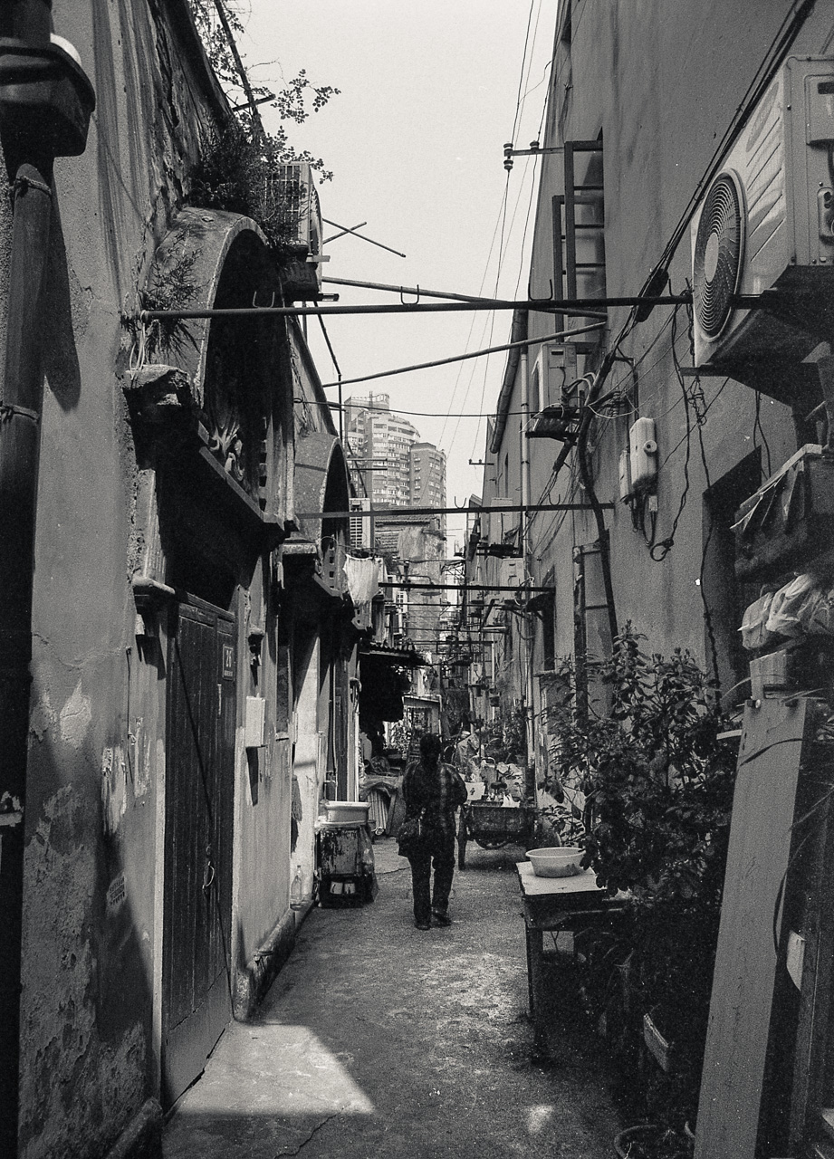 #33 Old Shanghai lives it it's quiet side streets. This is one of them. Unfortunately there is't all that much life left - most of the buldings are now empty shells waiting for demolition.