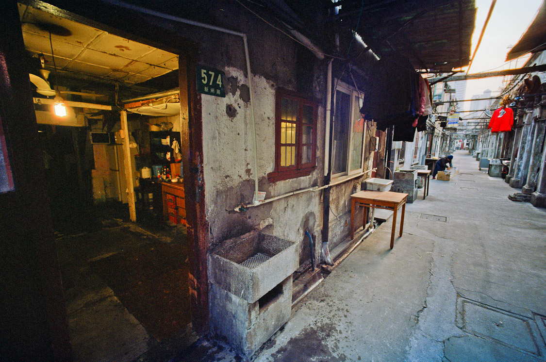 #27 peek into a kitchen