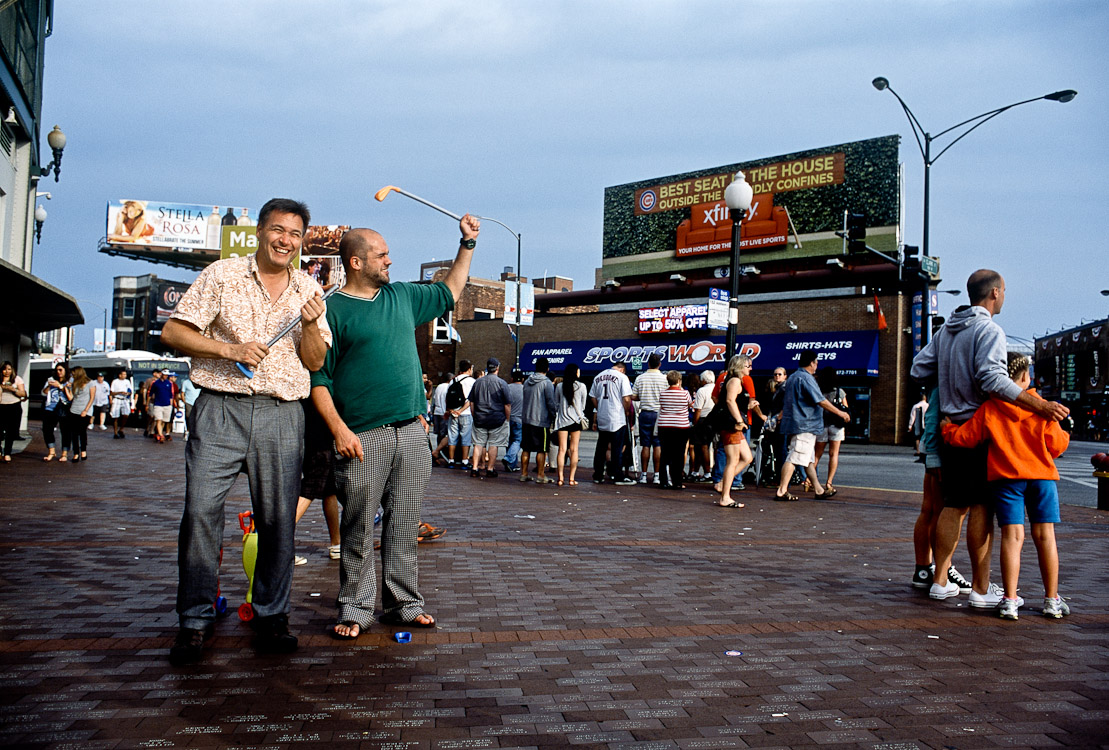 #8 Golfen vorm Stadion.